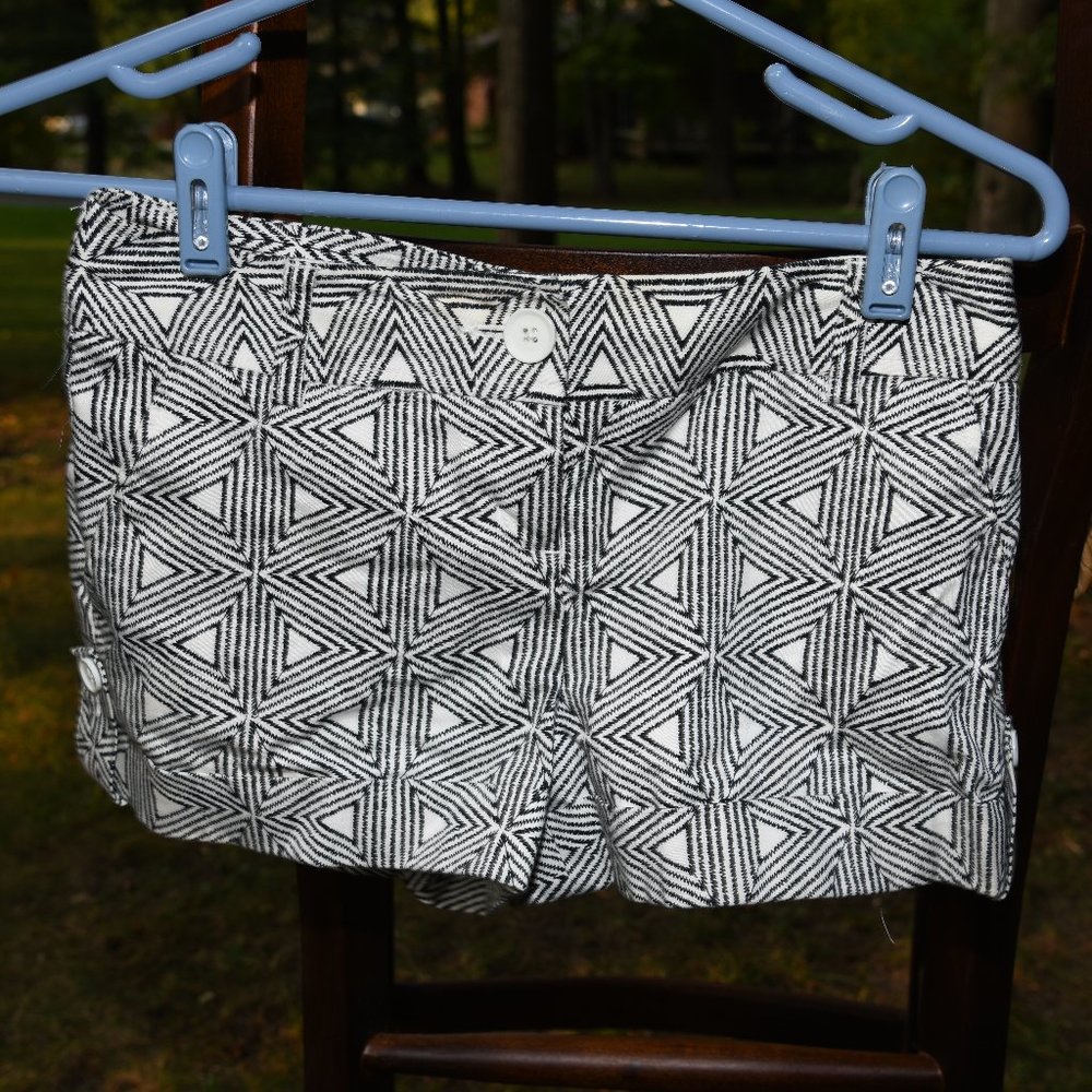 Express Black and White Triangle Pattern Shorts